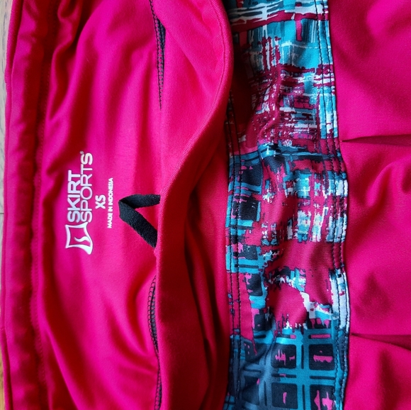 Skirtsports Lioness skirt XS w/ silicone grippers - Picture 5 of 5